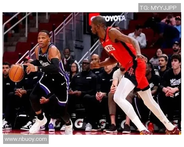 蓝网与勇士激战正酣NBA赛场精彩对决引发球迷热议